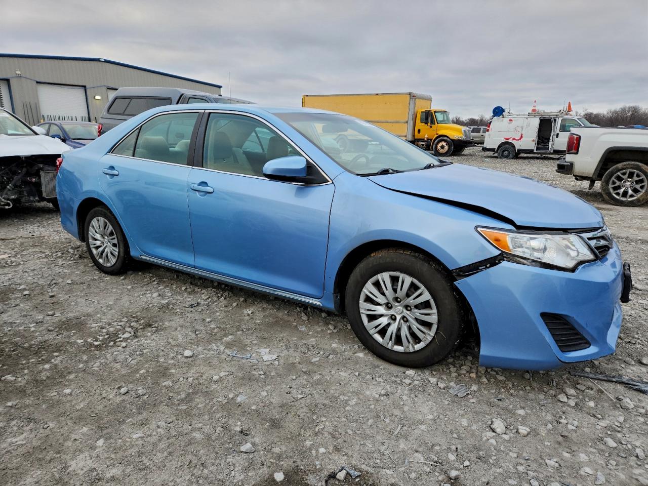 Toyota Camry Base Image 8