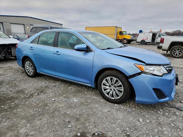 Toyota Camry Base Image 8