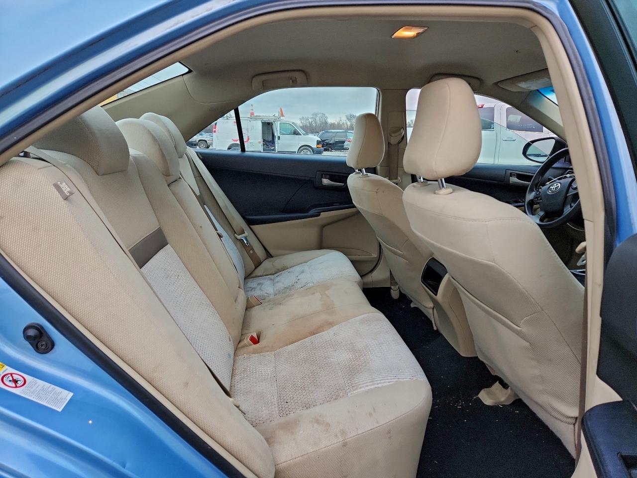 Toyota Camry Base Image 9