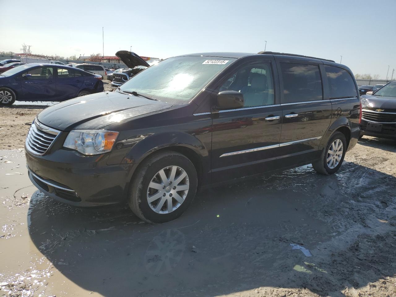 Chrysler Minivan Touring Image 1