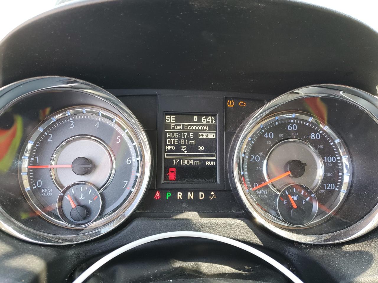 Chrysler Minivan Touring Image 6