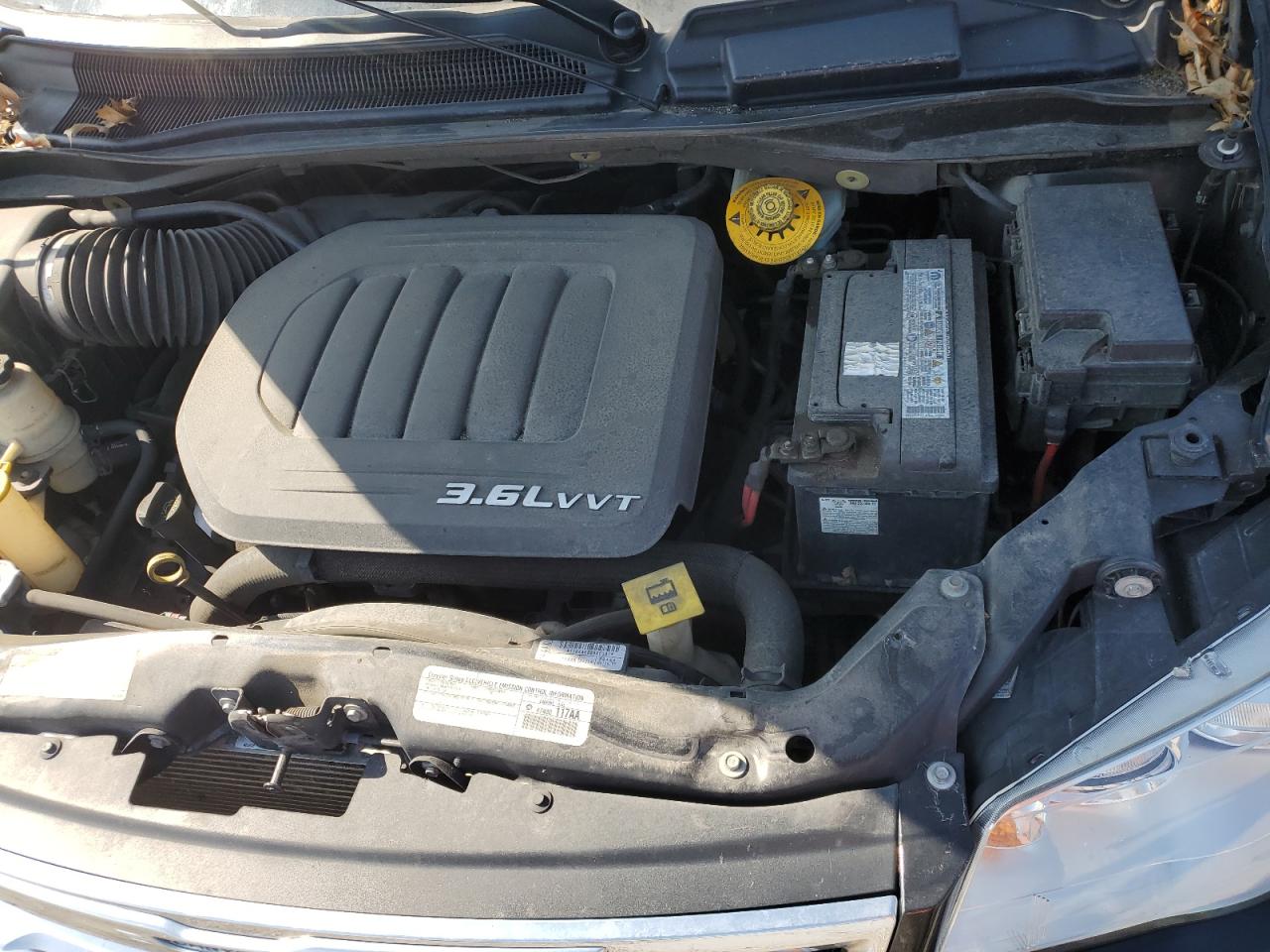 Chrysler Minivan Touring Image 8