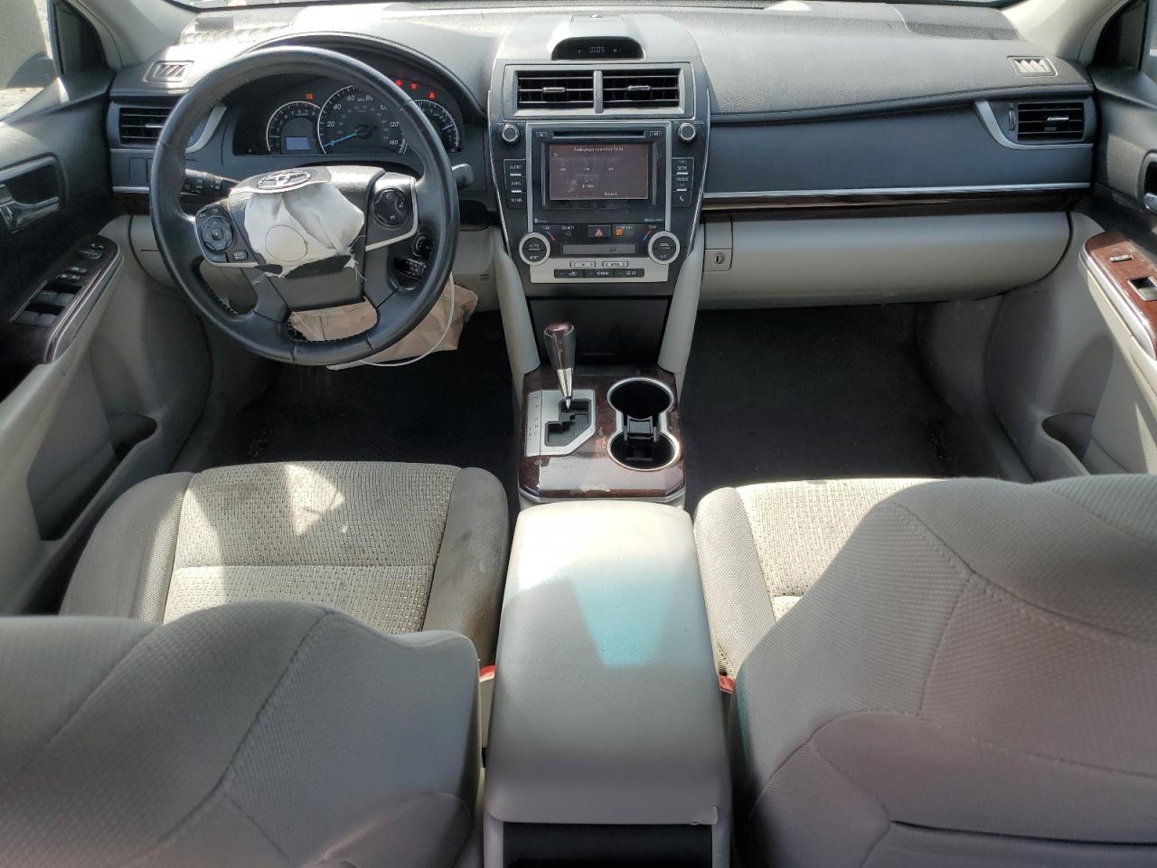 Toyota Camry L Image 6