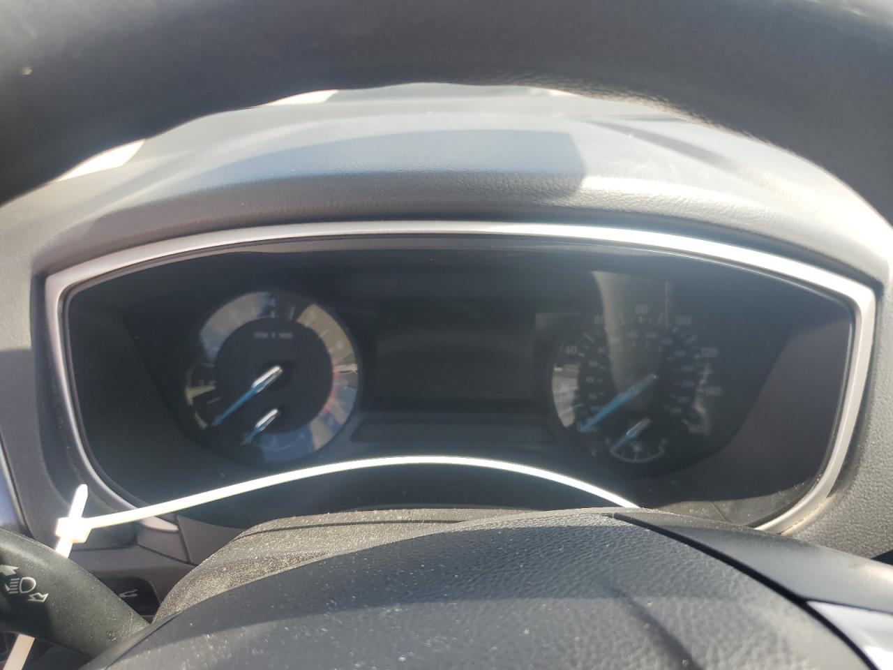 Ford Fusion Se Image 4