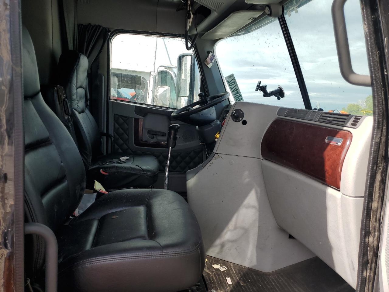 Freightliner Coronado Coronado 132 Image 6