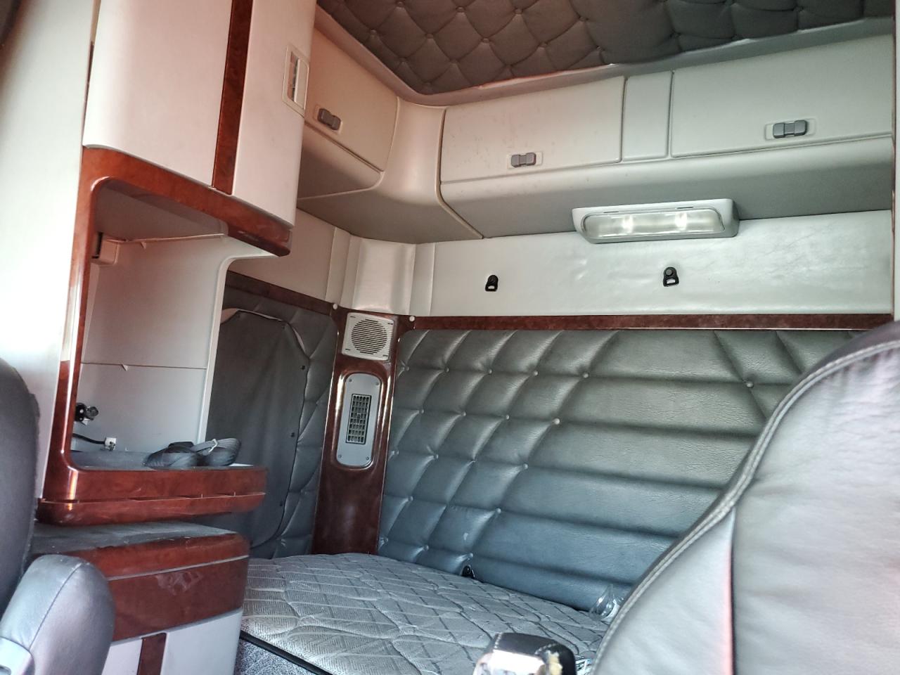 Freightliner Coronado Coronado 132 Image 4