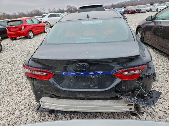 Toyota Camry Se Image 8