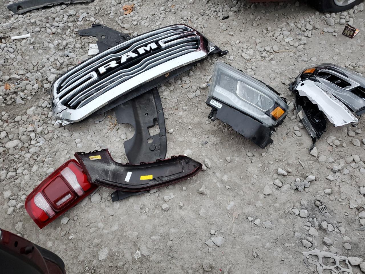 Ram 1500 Laramie Image 9