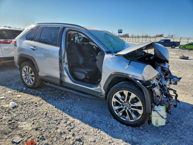 Toyota RAV4 Xle Premium Image 6