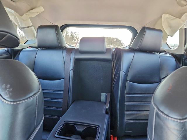 Toyota RAV4 Xle Premium Image 3