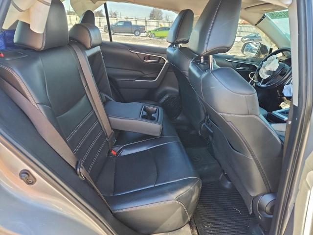 Toyota RAV4 Xle Premium Image 10