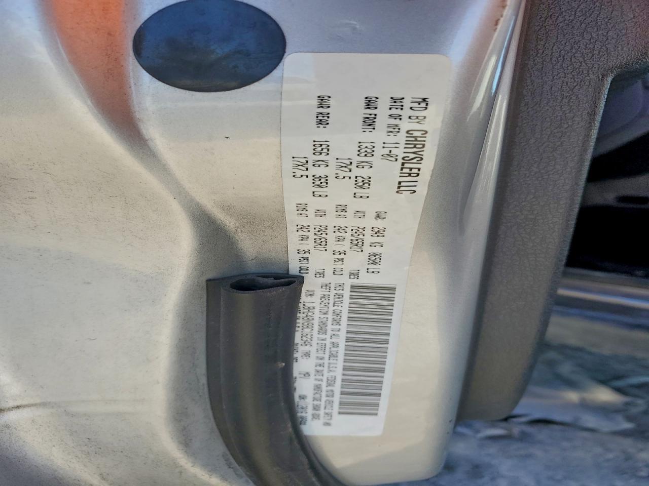 Jeep Commander Sport Image 8