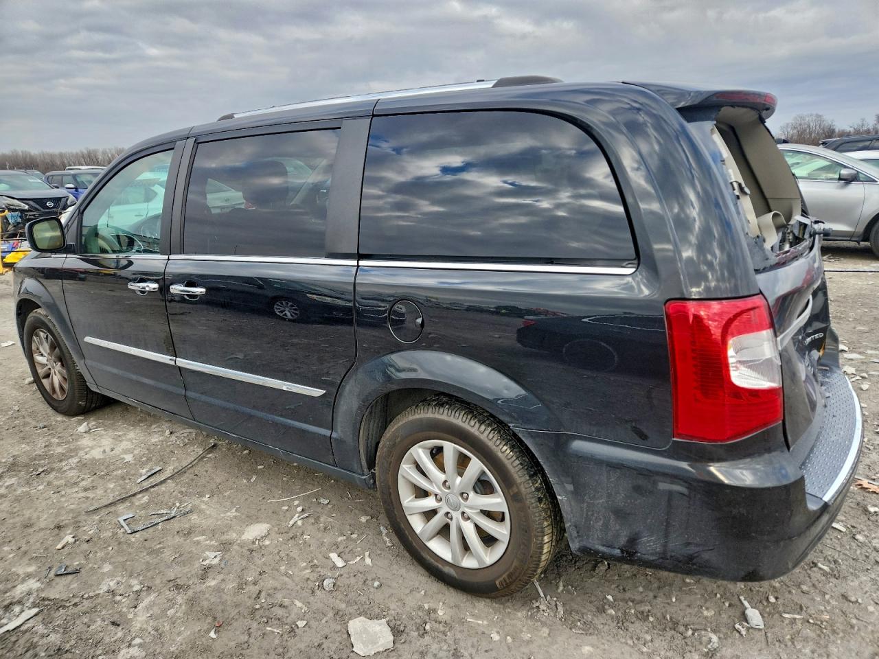 Chrysler Minivan Limited Platinum Image 13