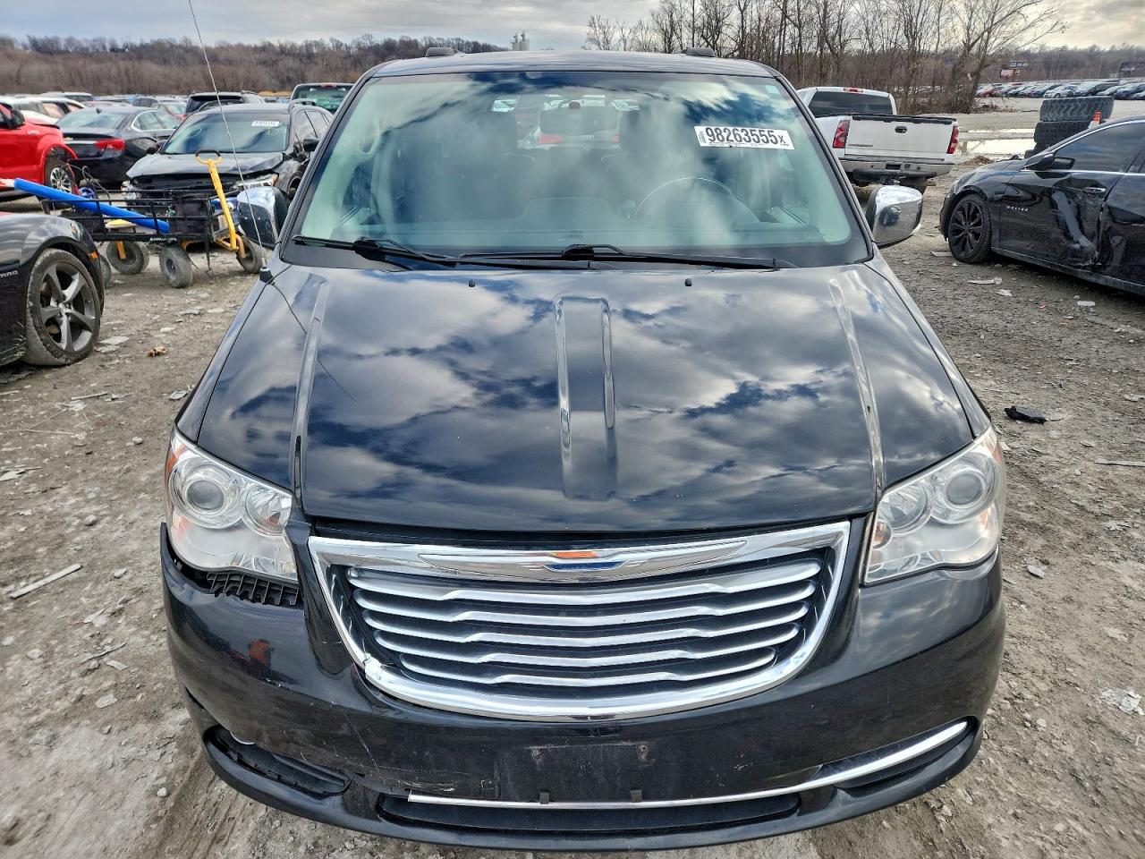 Chrysler Minivan Limited Platinum Image 6