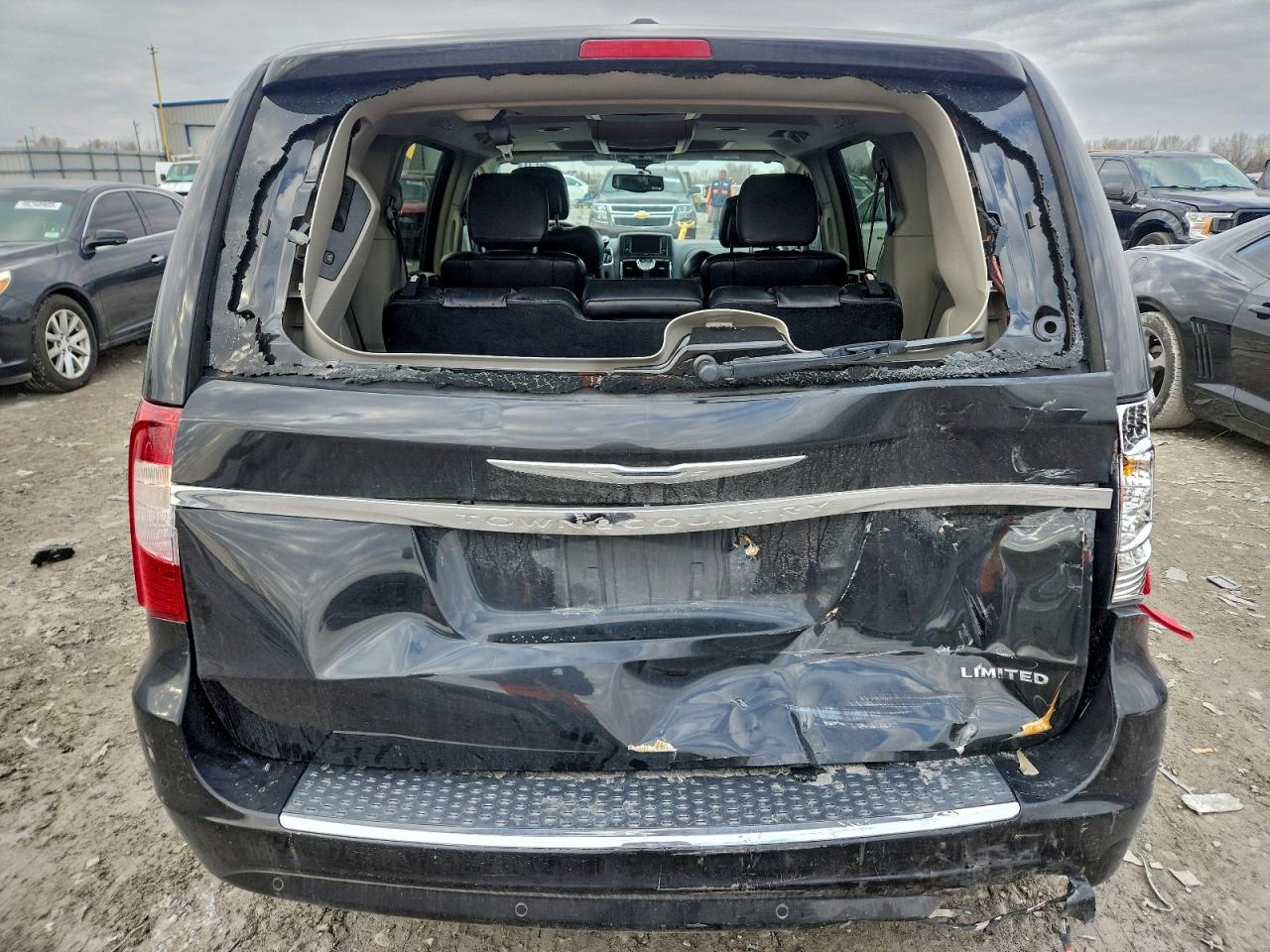 Chrysler Minivan Limited Platinum Image 12