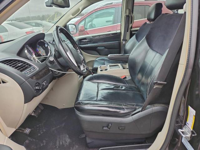 Chrysler Minivan Limited Platinum Image 7