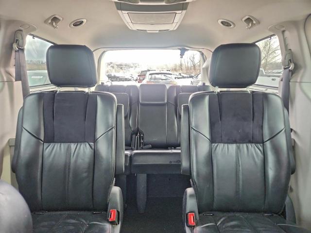 Chrysler Minivan Limited Platinum Image 9