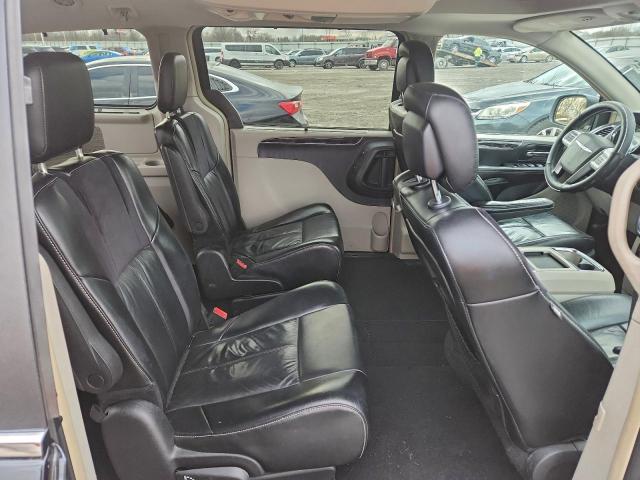 Chrysler Minivan Limited Platinum Image 11