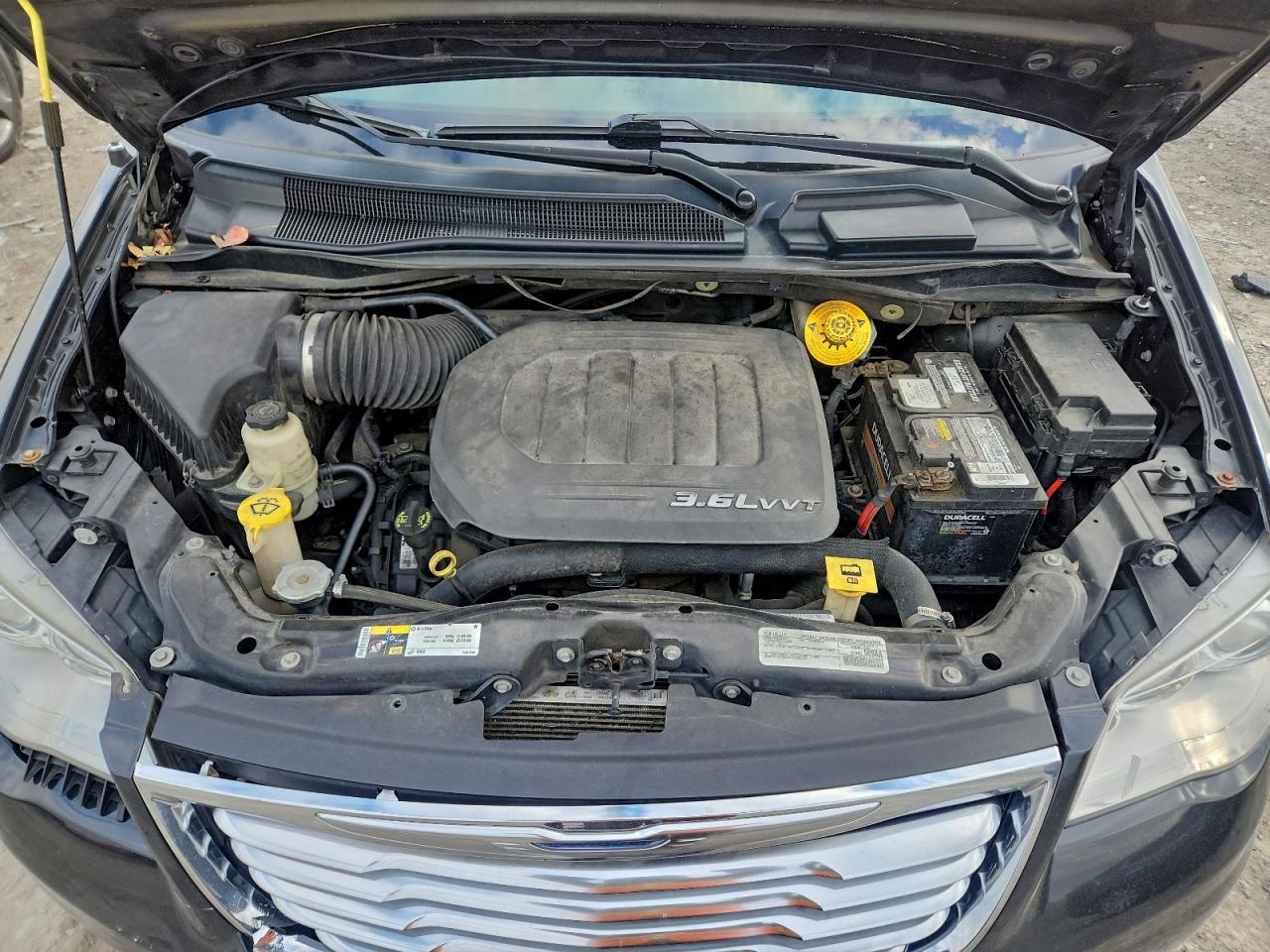 Chrysler Minivan Limited Platinum Image 3