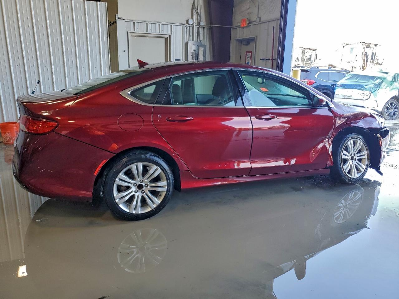 Chrysler 200 Limited Image 2