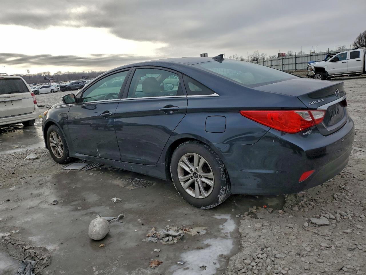 Hyundai SONATA Gls Image 4