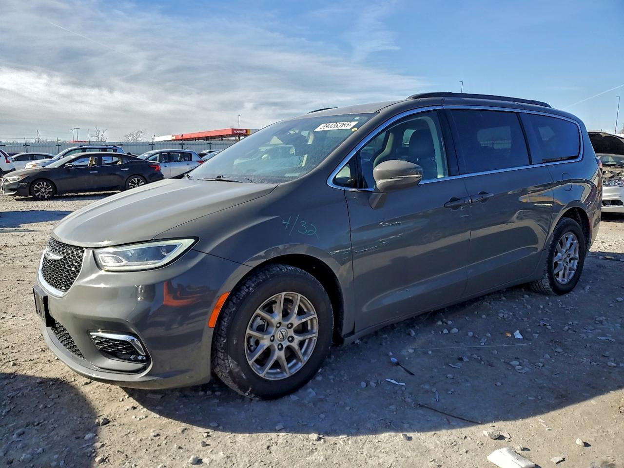 Chrysler Pacifica Touring L Image 1