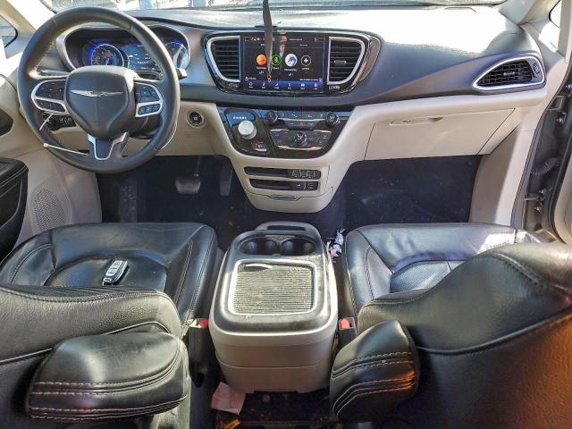 Chrysler Pacifica Touring L Image 13