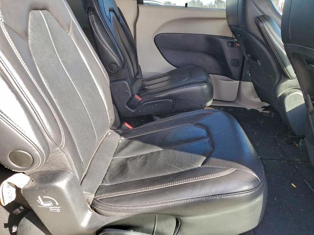 Chrysler Pacifica Touring L Image 12