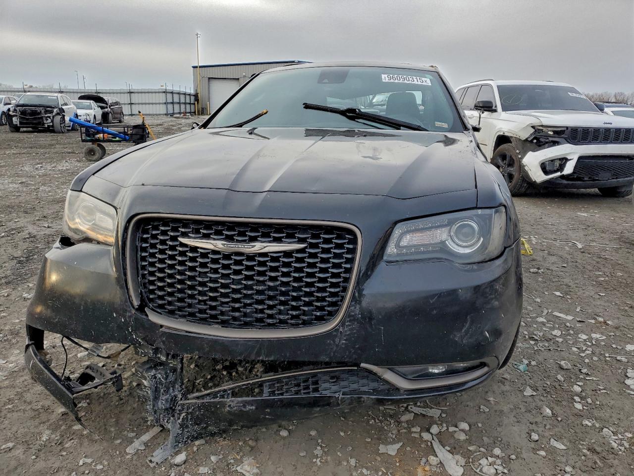 Chrysler 300 S Image 8