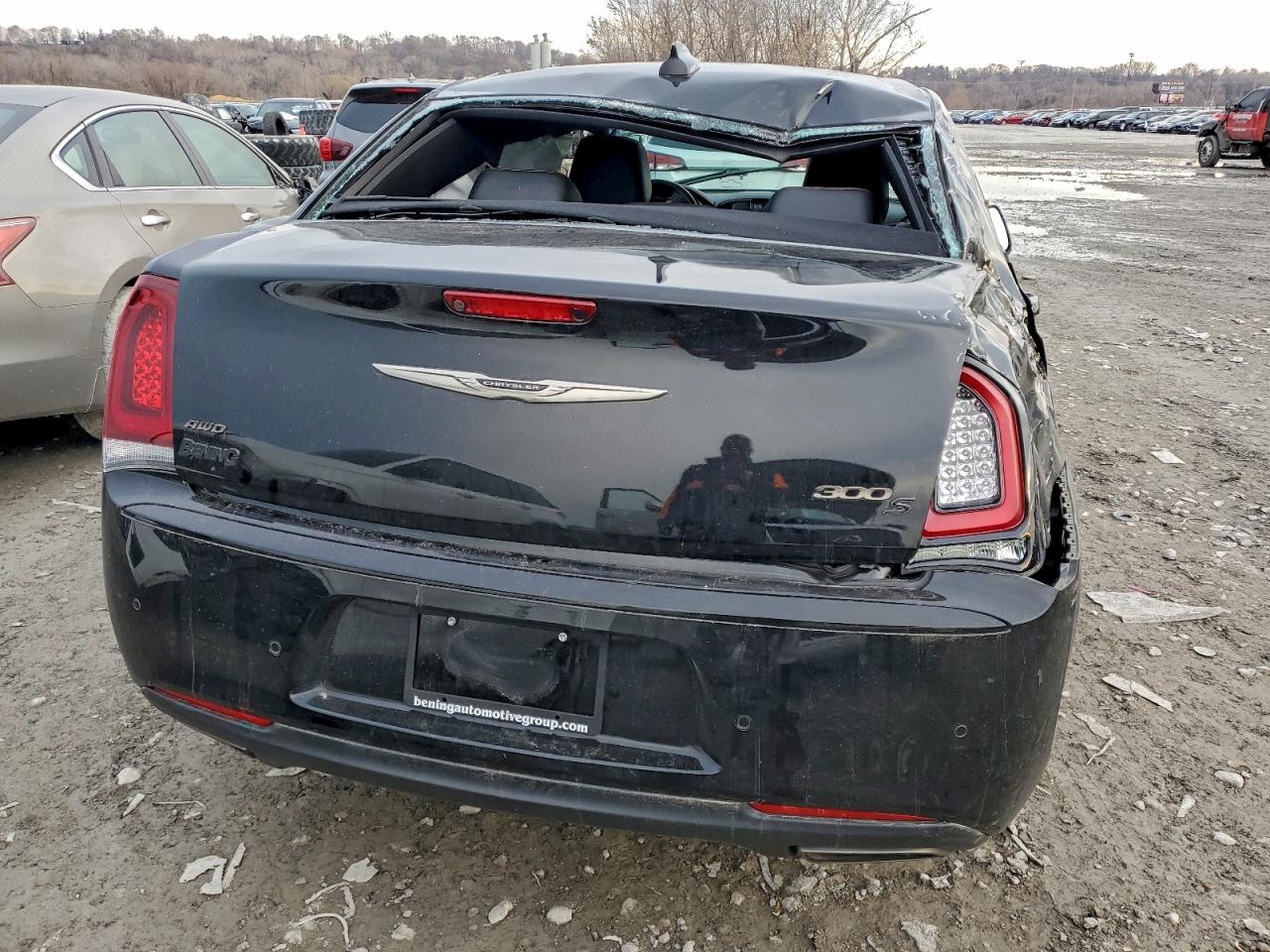 Chrysler 300 S Image 6