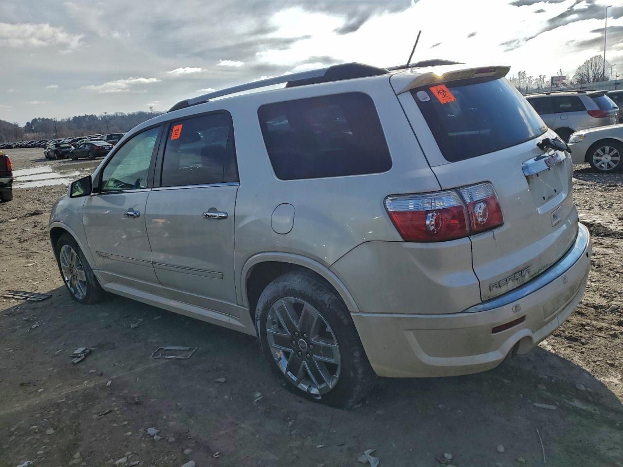 GMC Acadia Denali Image 5