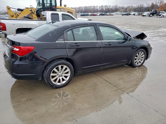 Chrysler 200 Touring Image 4