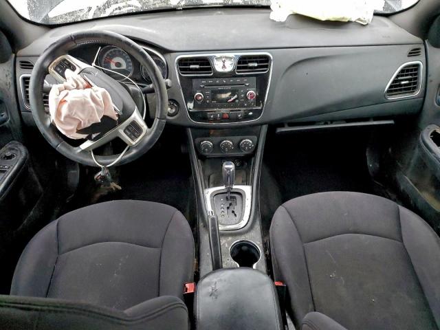 Chrysler 200 Touring Image 9