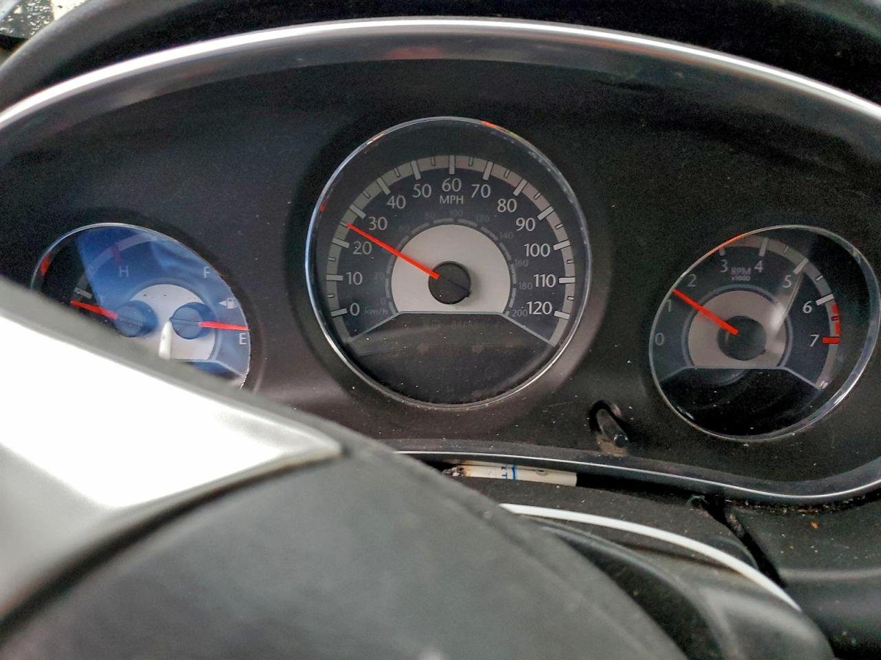 Chrysler 200 Touring Image 10