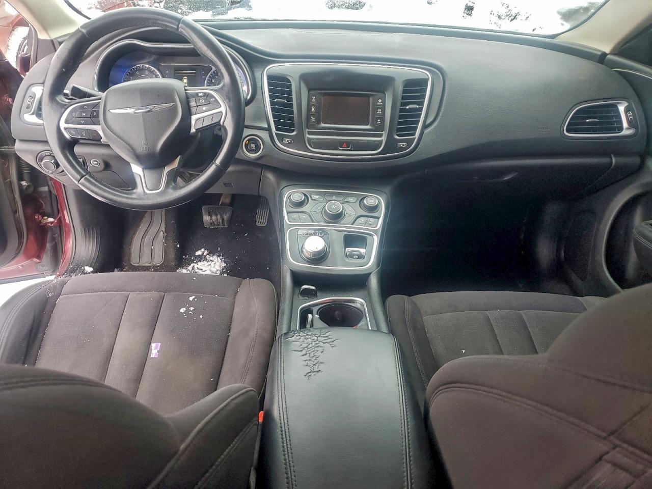 Chrysler 200 Limited Image 12