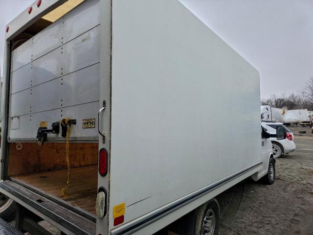 Chevrolet Express Image 2