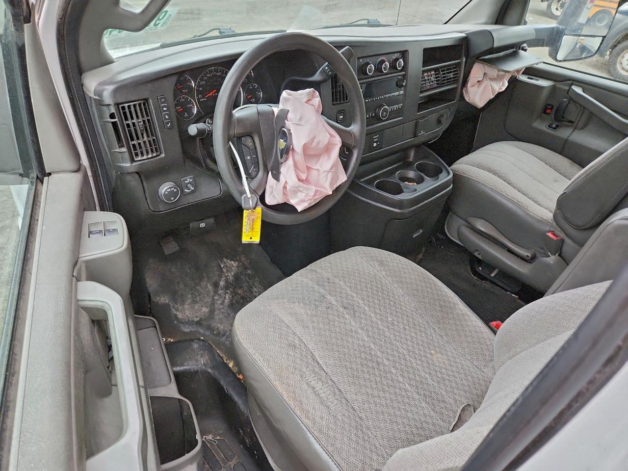 Chevrolet Express Image 7