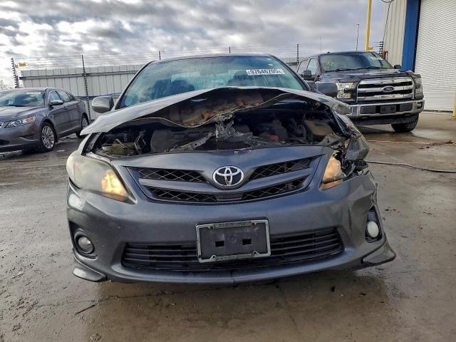 Toyota Corolla Base Image 2