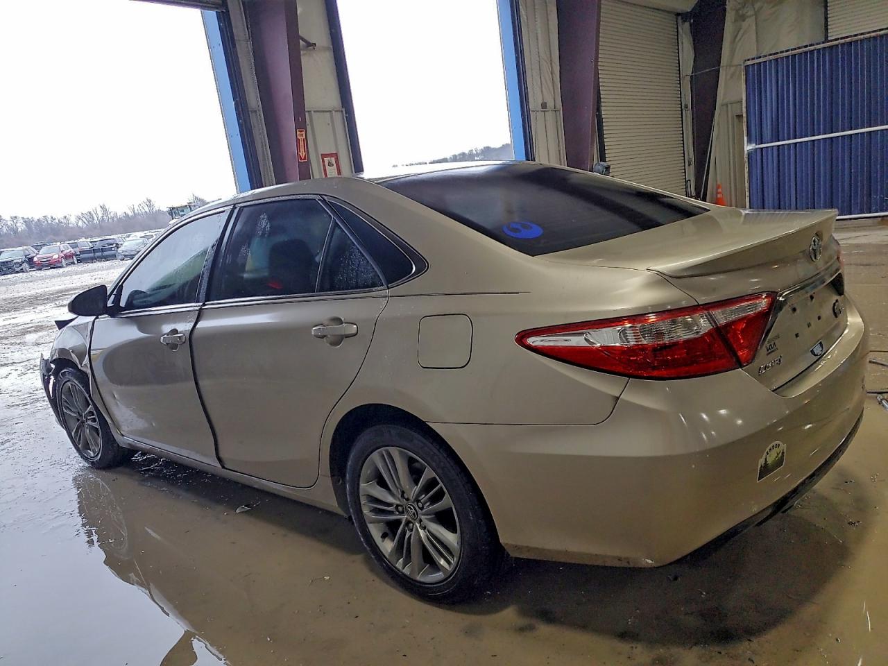 Toyota Camry Le Image 9