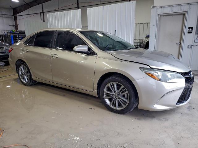 Toyota Camry Le Image 11