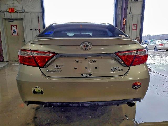 Toyota Camry Le Image 13