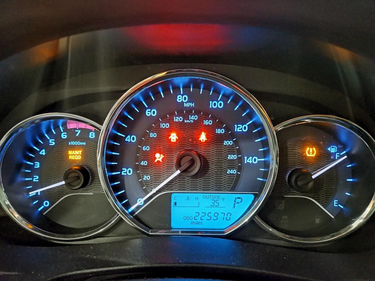 Toyota Corolla L Image 9