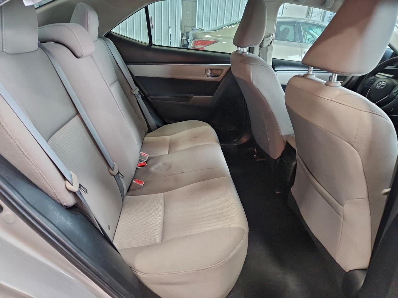 Toyota Corolla L Image 10