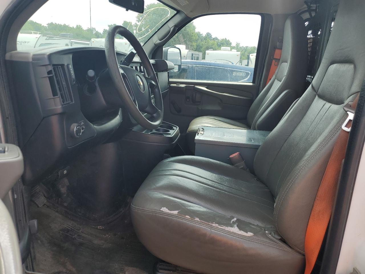 Chevrolet Express Image 9